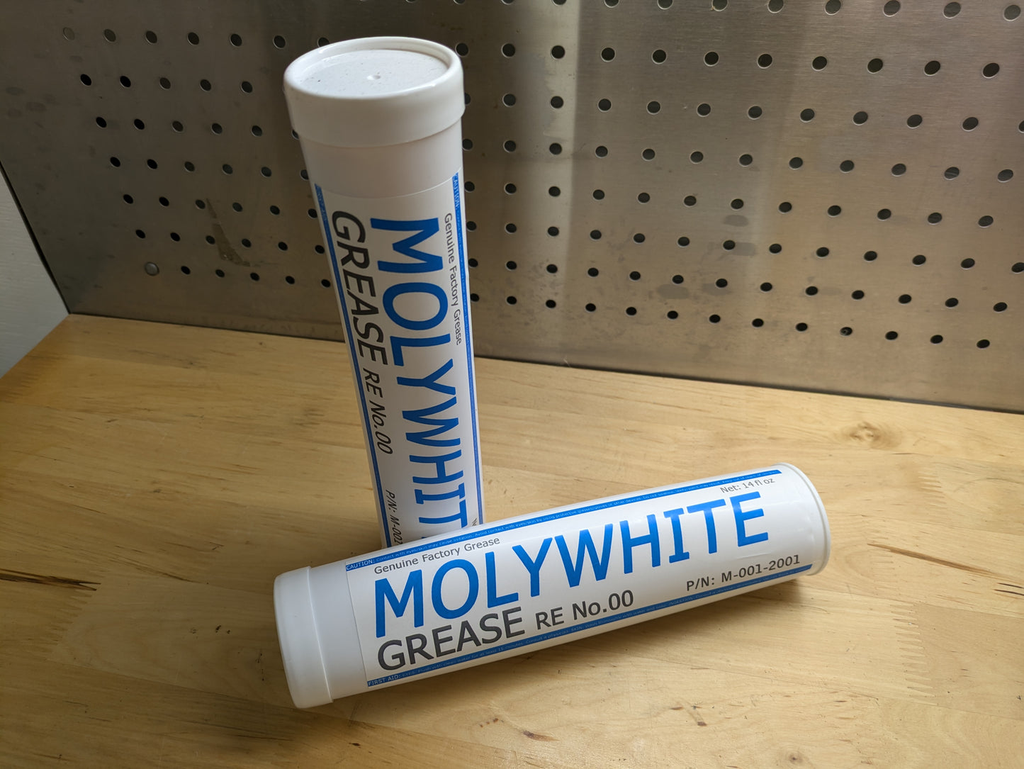 Nabtesco Molywhite RE No.00 grease cartridges (2-pack) – 16 oz semi-fluid lubricant for precision gearboxes and robotics applications.